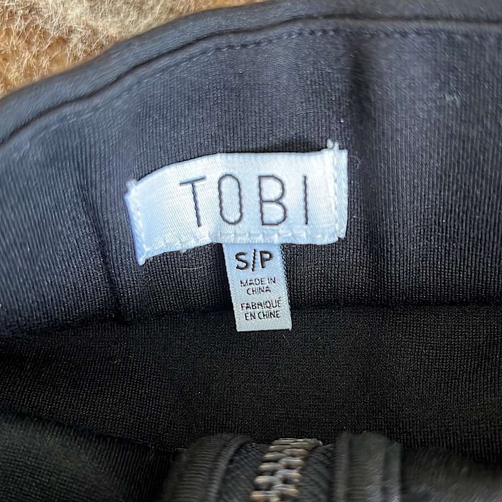 Tobi Front-Zip Mini - Picture 5 of 10